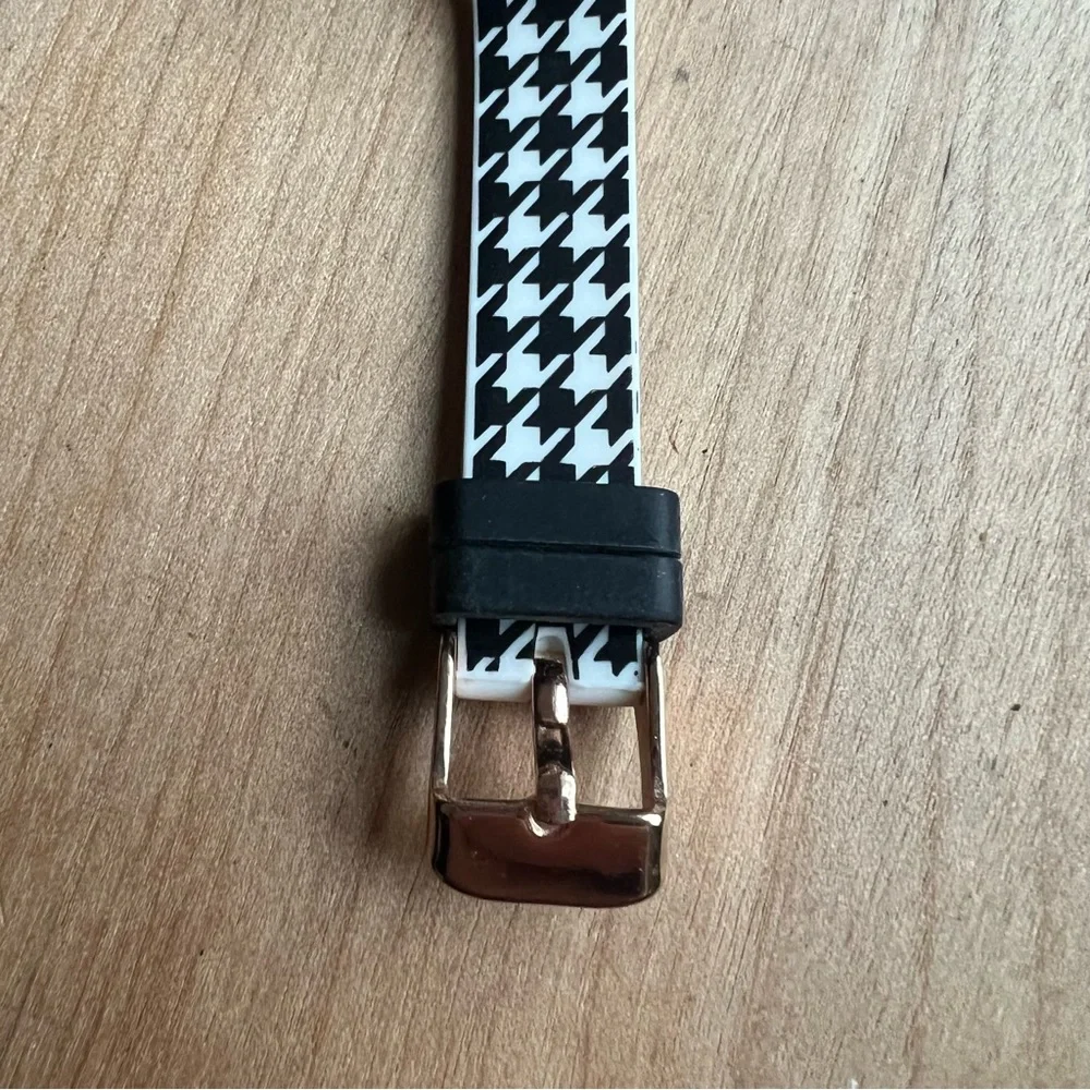 New York & company ladies houndstooth fashion watch NEW BATTERY